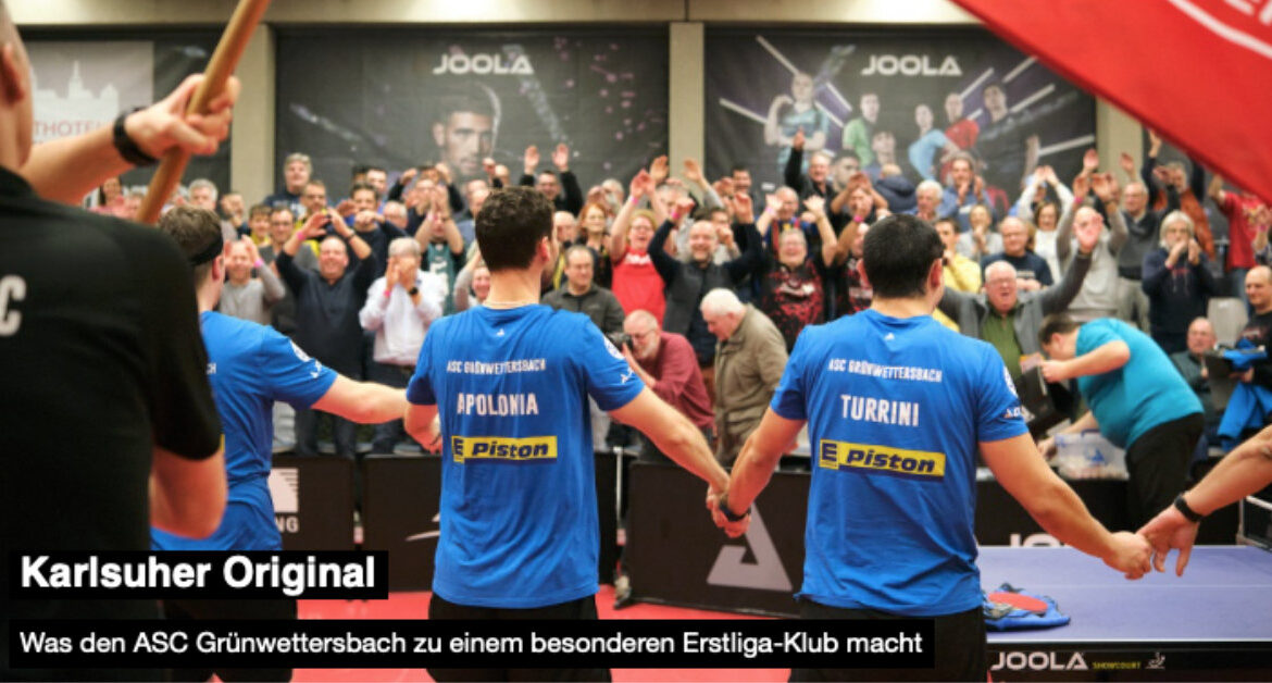 Teaserbild zum Artikel im tischtennis Magazin, die Spieler sind am Ende des Matches von hinten zu sehen, sie feiern Hand in Hand dem Publikum zugewandt